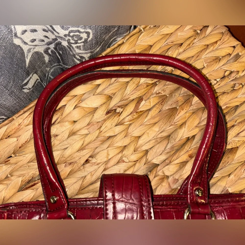 Vintage Sleek Liz Claiborne Red Croc-Embossed Shoulder Bag - Picture 8 of 12